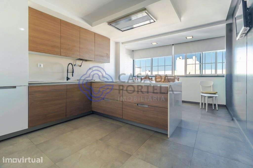 Apartamento T2+1 com espaço exterior em Setúbal - Grande imagem: 2/26