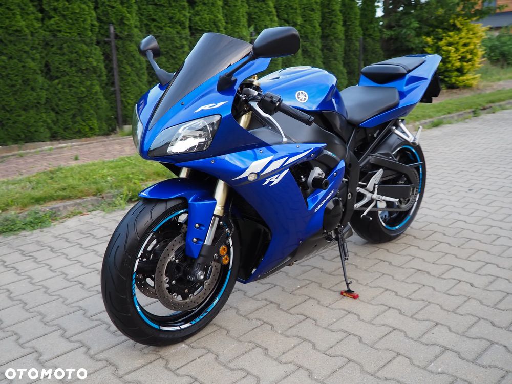 Yamaha R1 - 6
