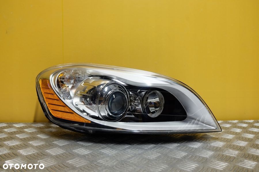 VOLVO XC60 2008-2013 REFLEKTOR LAMPA XENON SKRĘTNA R USA - 1