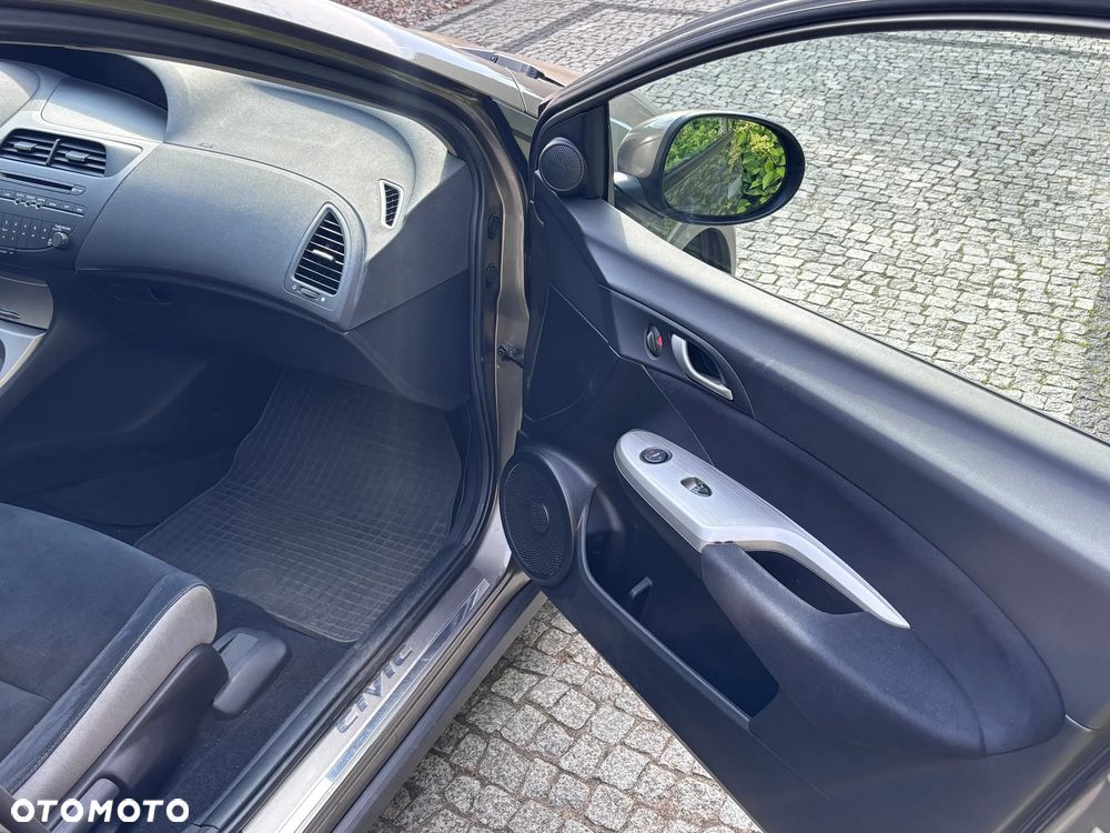 Honda Civic 1.8 Executive - 21