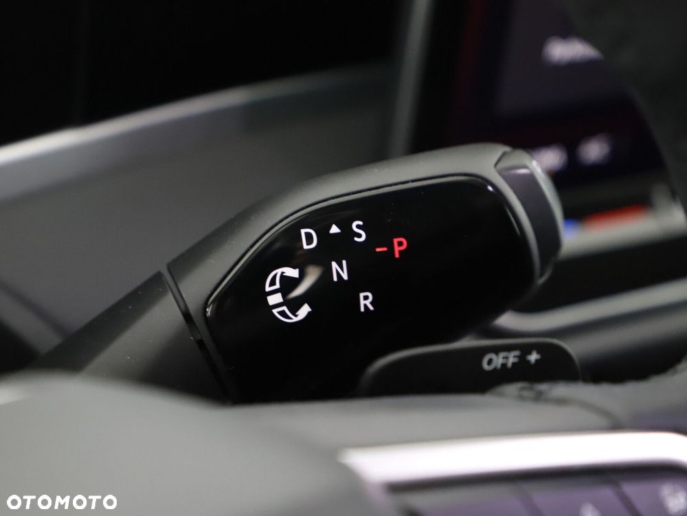 Volkswagen Passat Variant 2.0 TDI SCR Elegance DSG - 14