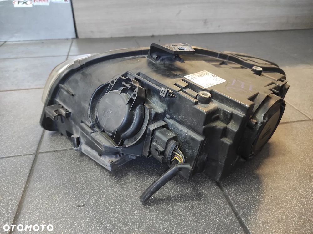 LAMPA PRAWA PRZEDNIA AUDI A4 B7 XENON EUROPA 8E0941004BM WYSYŁKA !!! - 2