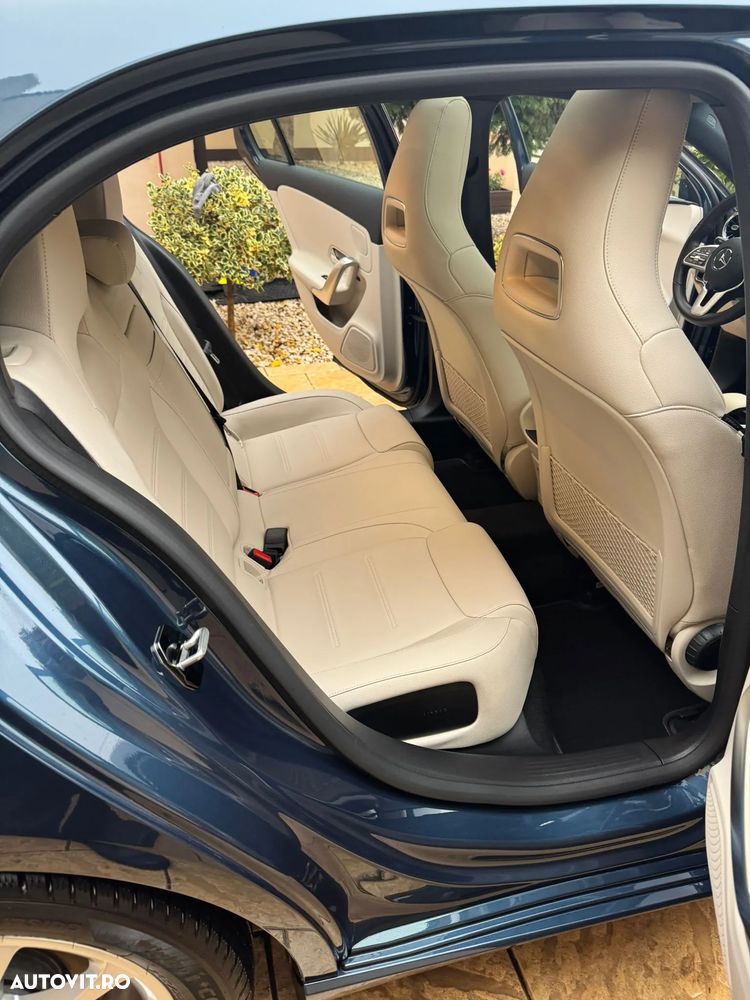 Mercedes-Benz A 220 4MATIC Sedan Aut. - 9