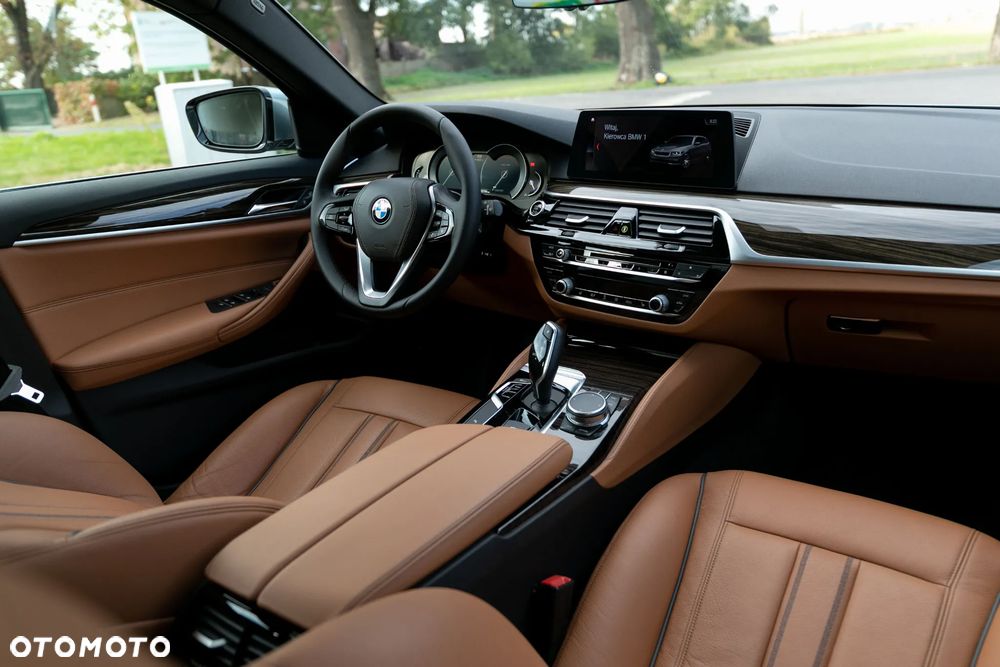 BMW Seria 5 530i Luxury Line - 31