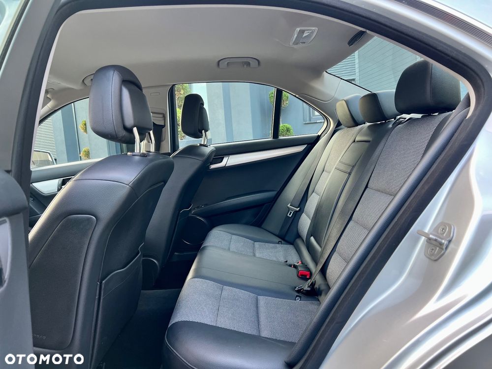 Mercedes-Benz Klasa C 220 CDI BlueEff 4-Matic Avantgarde - 14