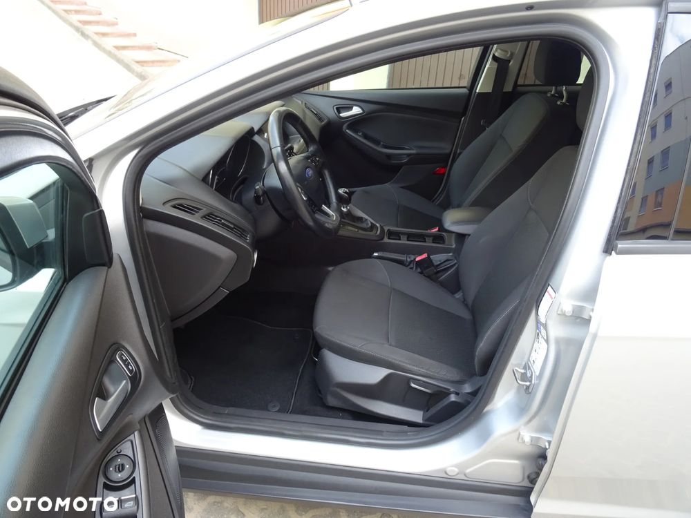Ford Focus SW 1.6 TDCi DPF SYNC Edition - 6