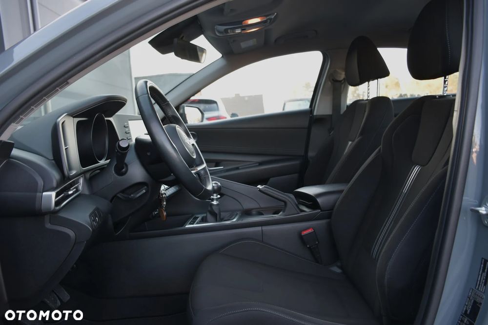 Hyundai Elantra 1.6 Smart - 17