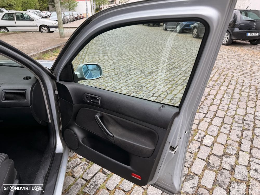 VW Golf 1.9 TDi Highline - 14