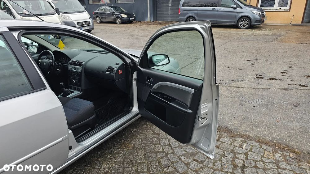 Ford Mondeo 1.8 Gold X - 12