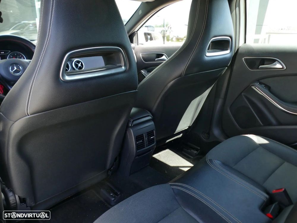 Mercedes-Benz A 180 d AMG Line - 31