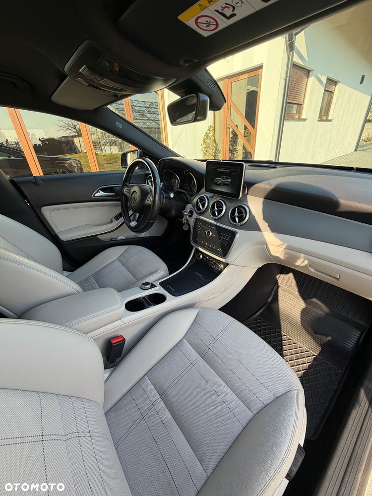Mercedes-Benz CLA - 23