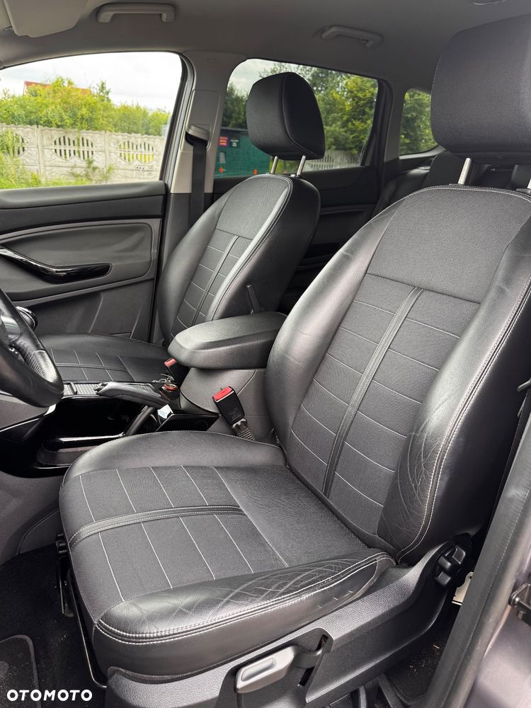 Ford Kuga 2.0 TDCi 2x4 Titanium - 24