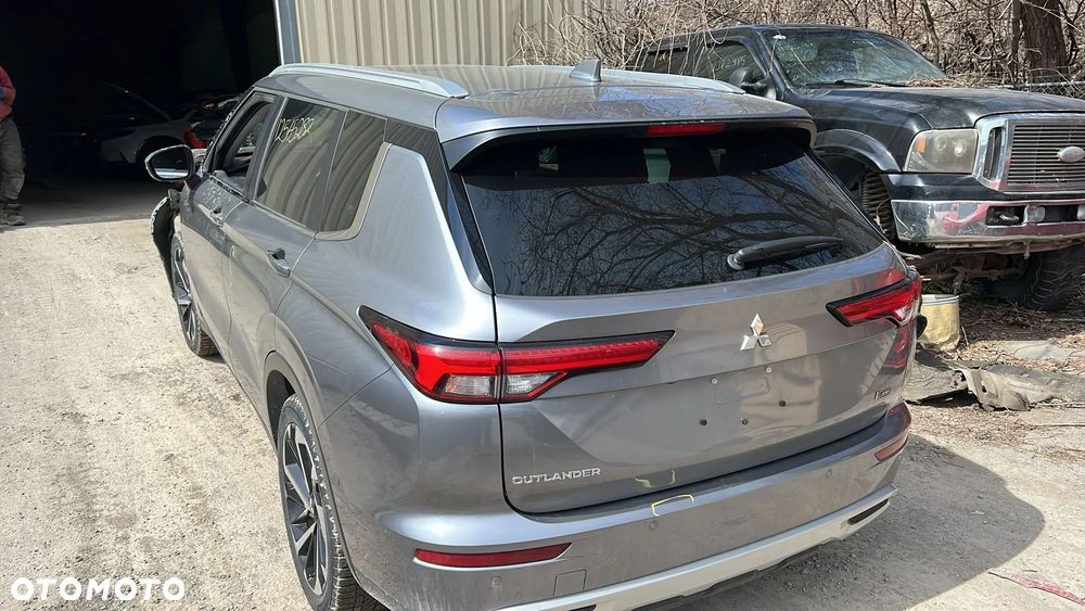 Mitsubishi Outlander 2.0 Intense + 4WD CVT - 9