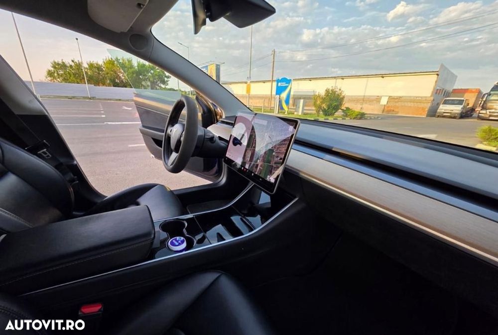 Tesla Model 3 - 5