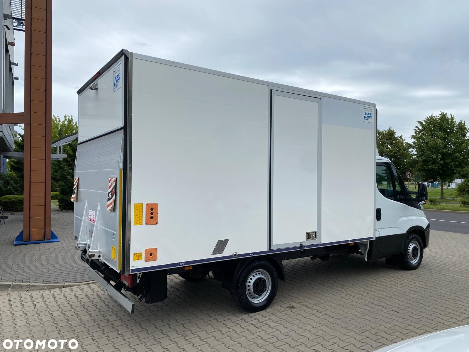 Iveco DAILY 36-160 HI-MATIC CHŁODNIA THERMO KING V300 WINDA ZEPRO - 13