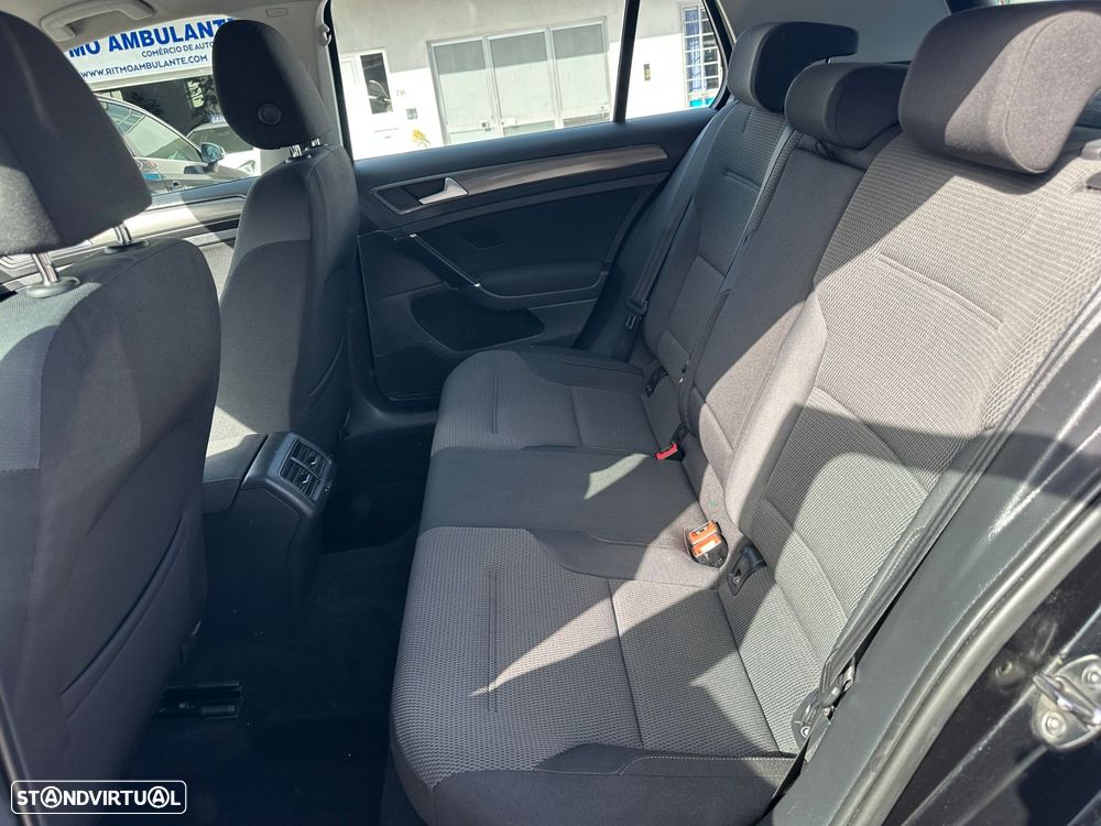 VW Golf 1.6 TDi Confortline - 12