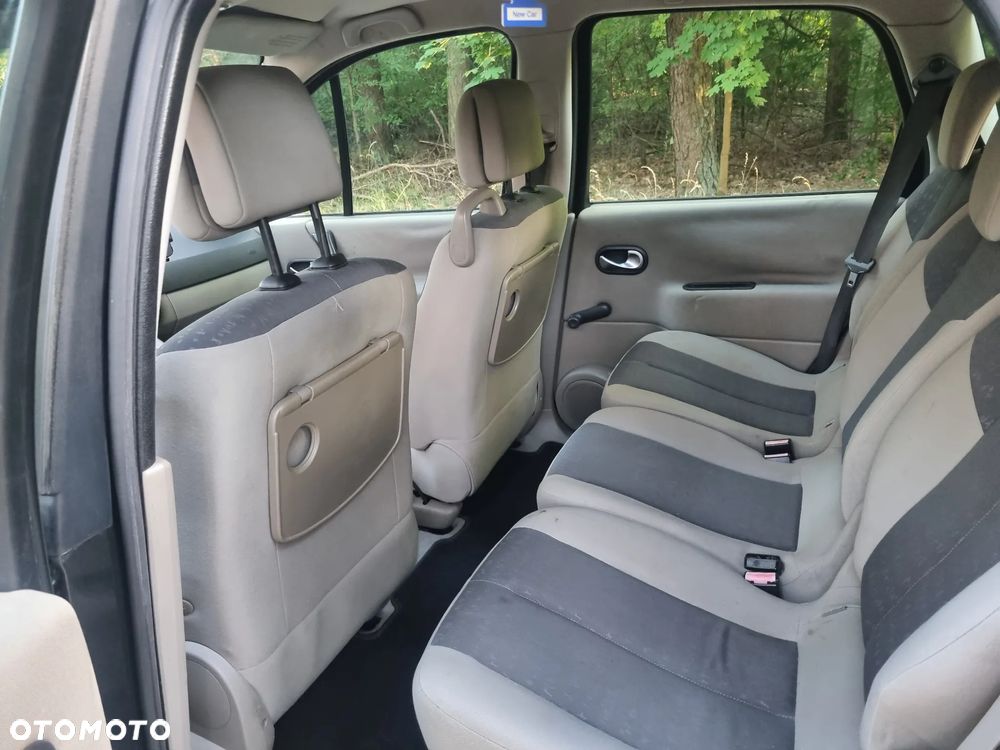 Renault Scenic 1.6 16V Avantage - 9