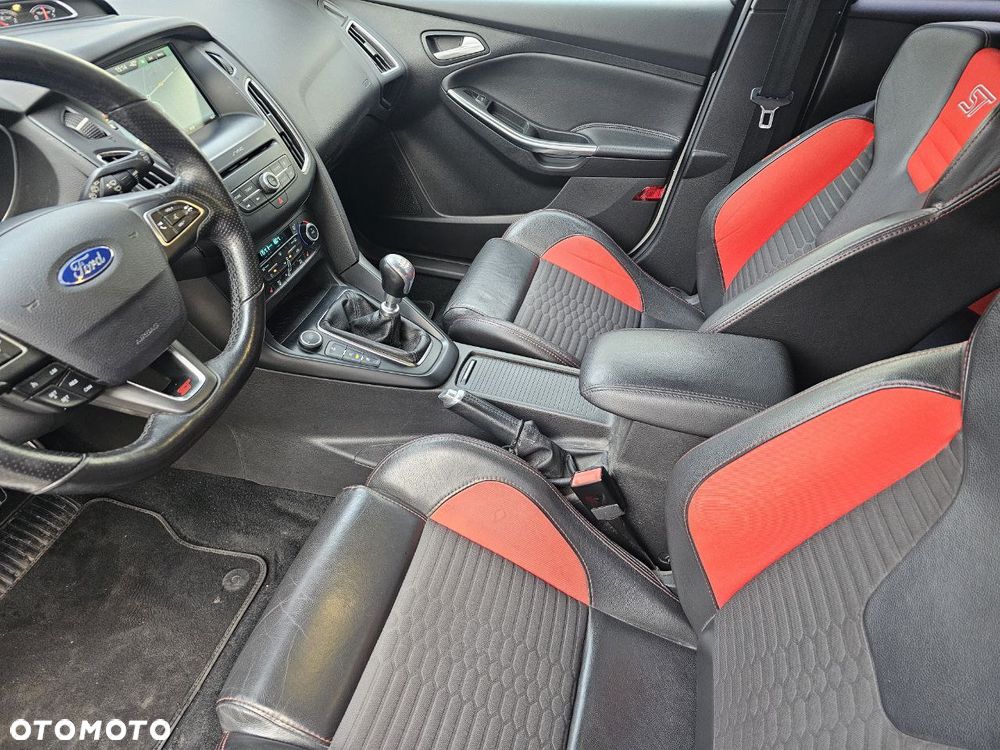 Ford Focus SW ST - 16