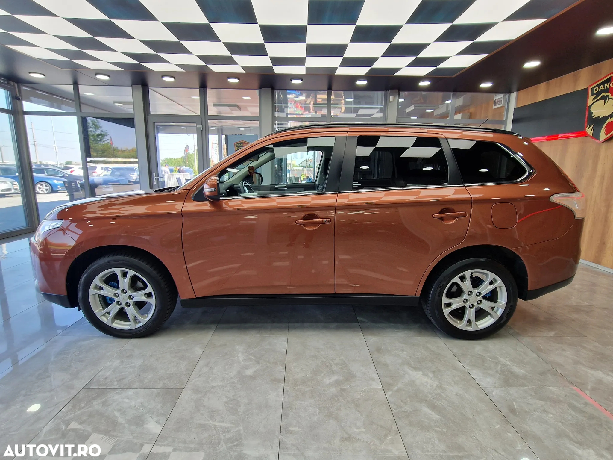 Mitsubishi Outlander - 4