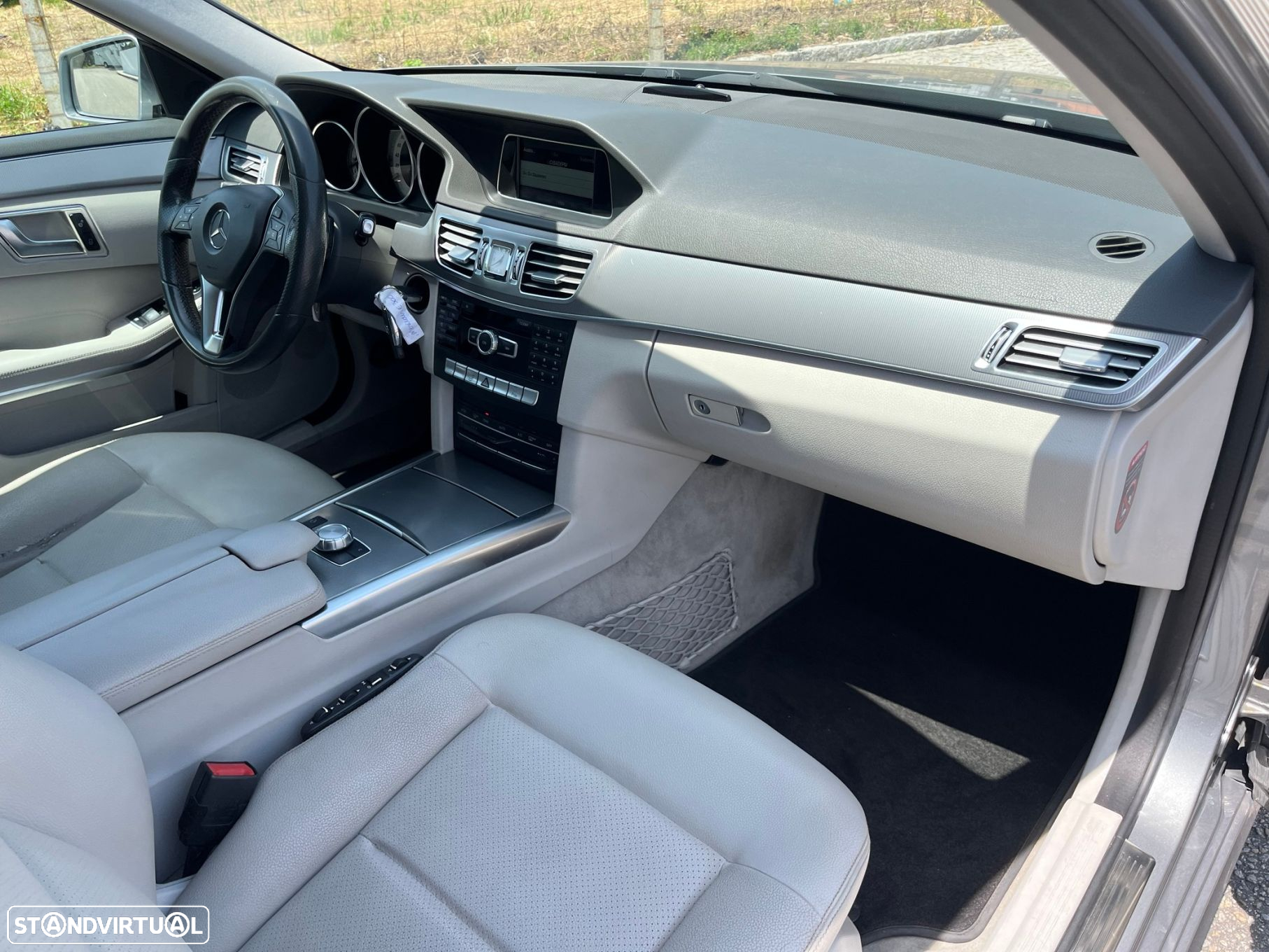 Mercedes-Benz E 300 Bluetec Hybrid Avantgarde - 35