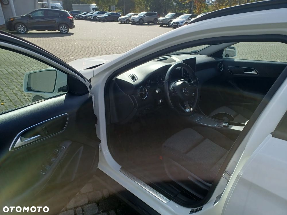 Mercedes-Benz GLA 200 7G-DCT - 9