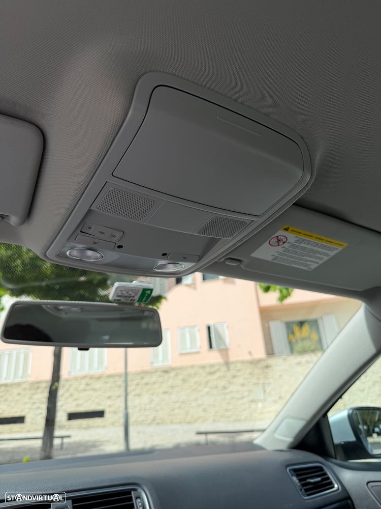 VW Jetta 1.2 TSi Comfortline - 10