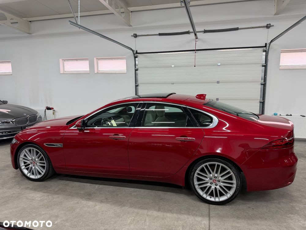Jaguar XF 2.0 D200 mHEV AWD R-Dynamic SE - 13