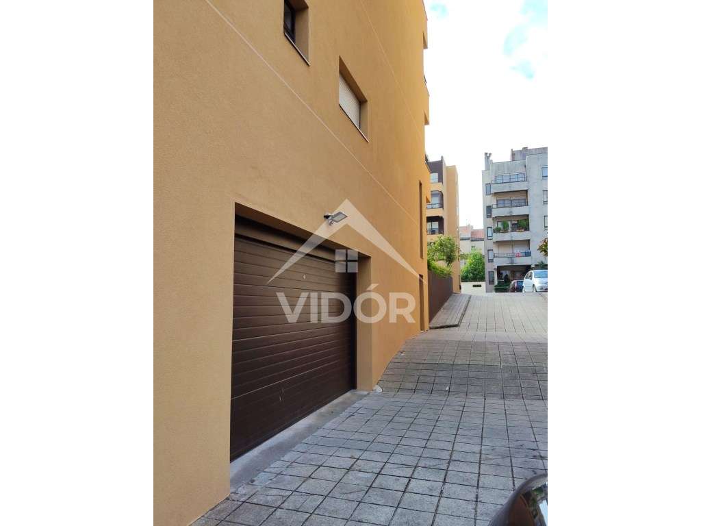 Garagem Amieira - Montes Burgos - Grande imagem: 2/3