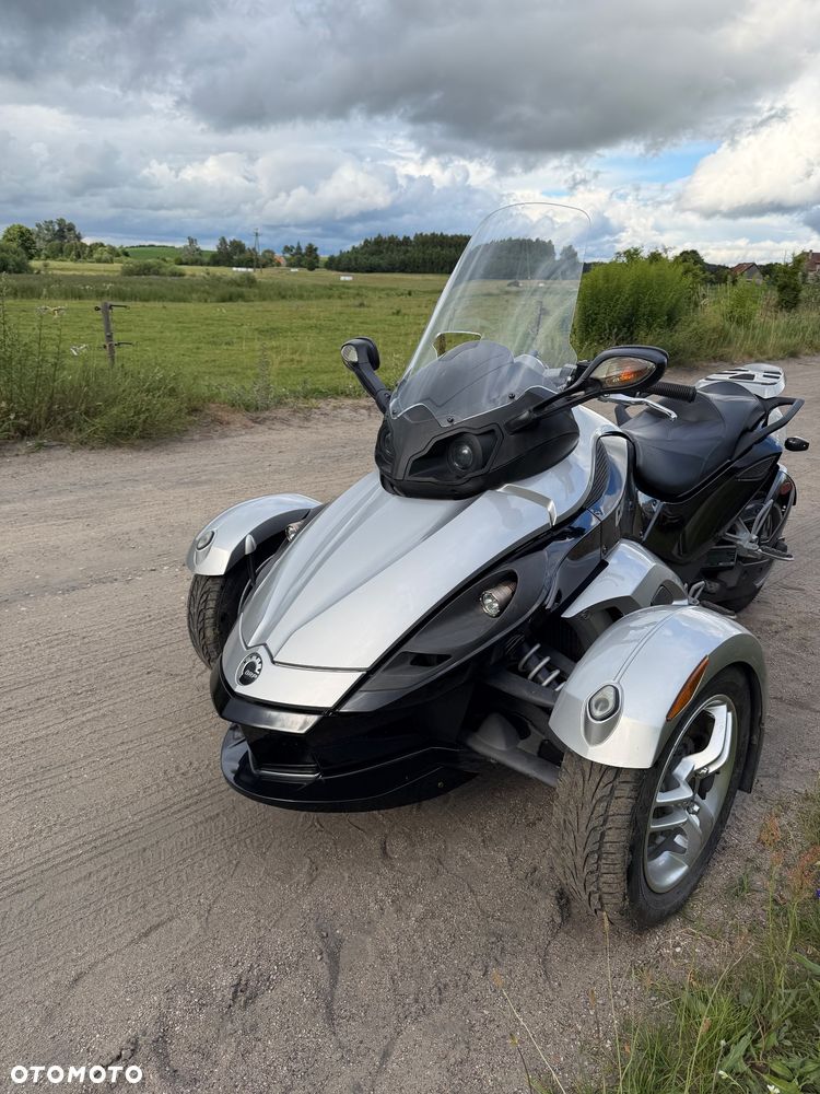 Can-Am Spyder - 10