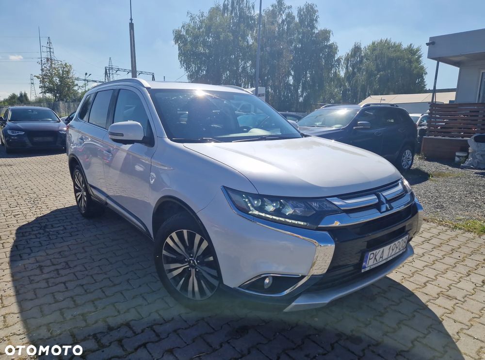 Mitsubishi Outlander 2.0 2WD CVT Diamant - 4