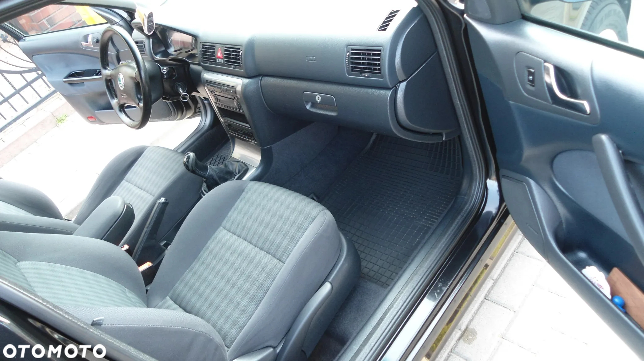 Skoda Octavia 1.6 Ambiente - 9