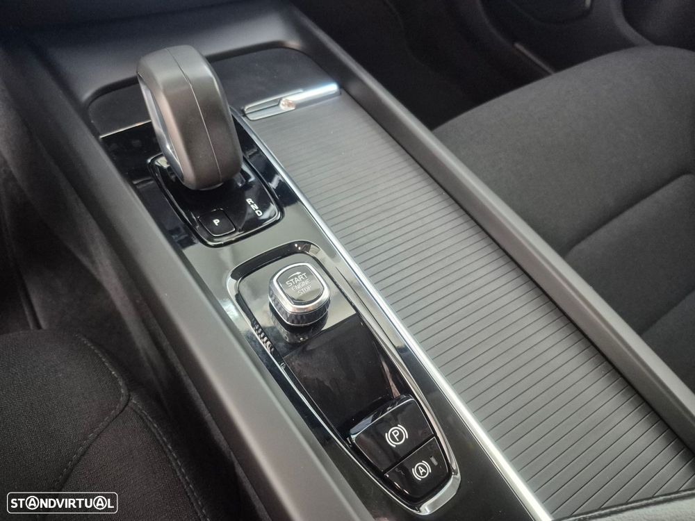 Volvo V60 2.0 B4 Momentum Geartronic - 15