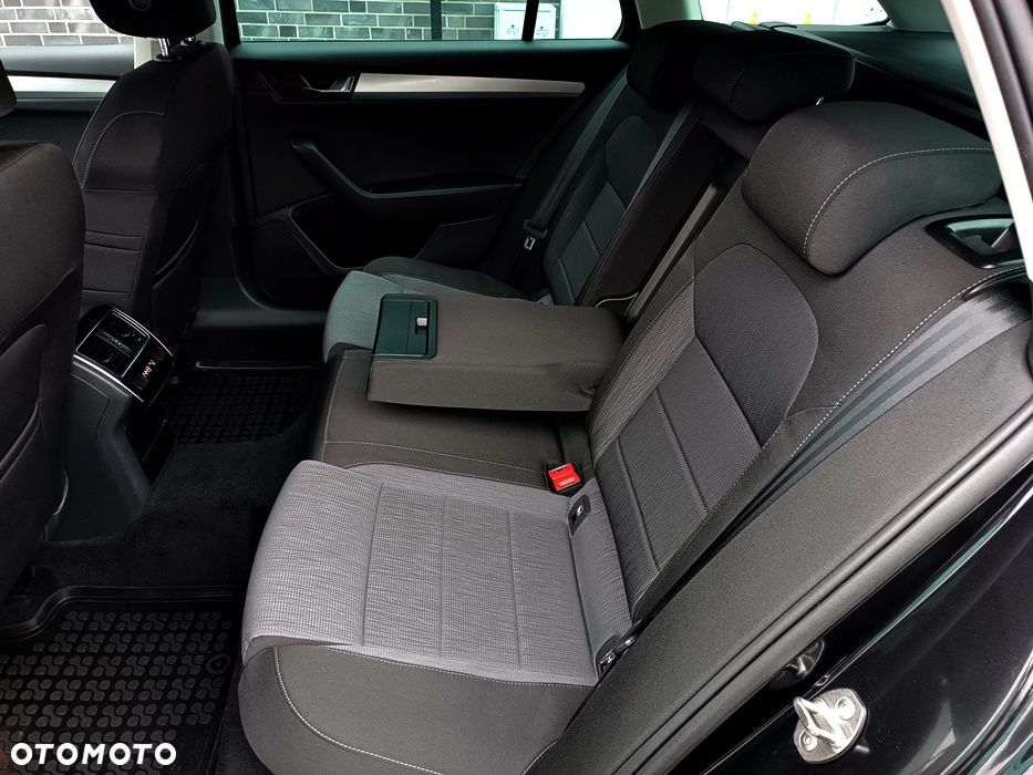 Skoda Superb 2.0 TDI Ambition DSG7 - 17