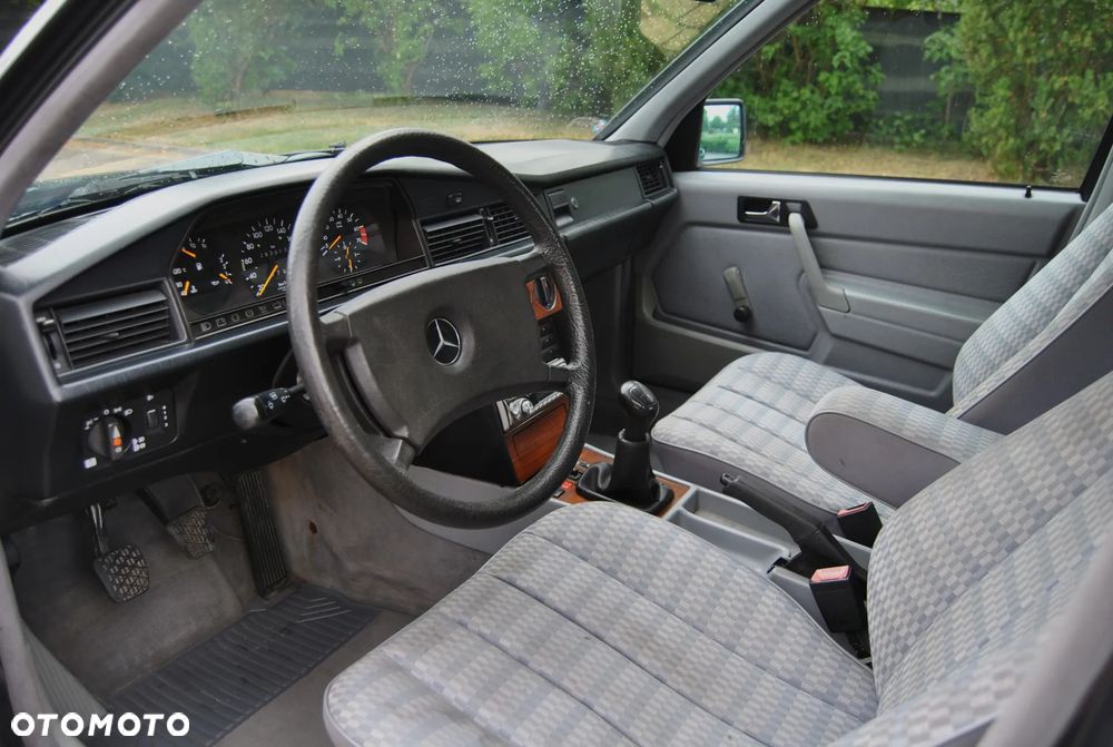 Mercedes-Benz W201 (190) - 5