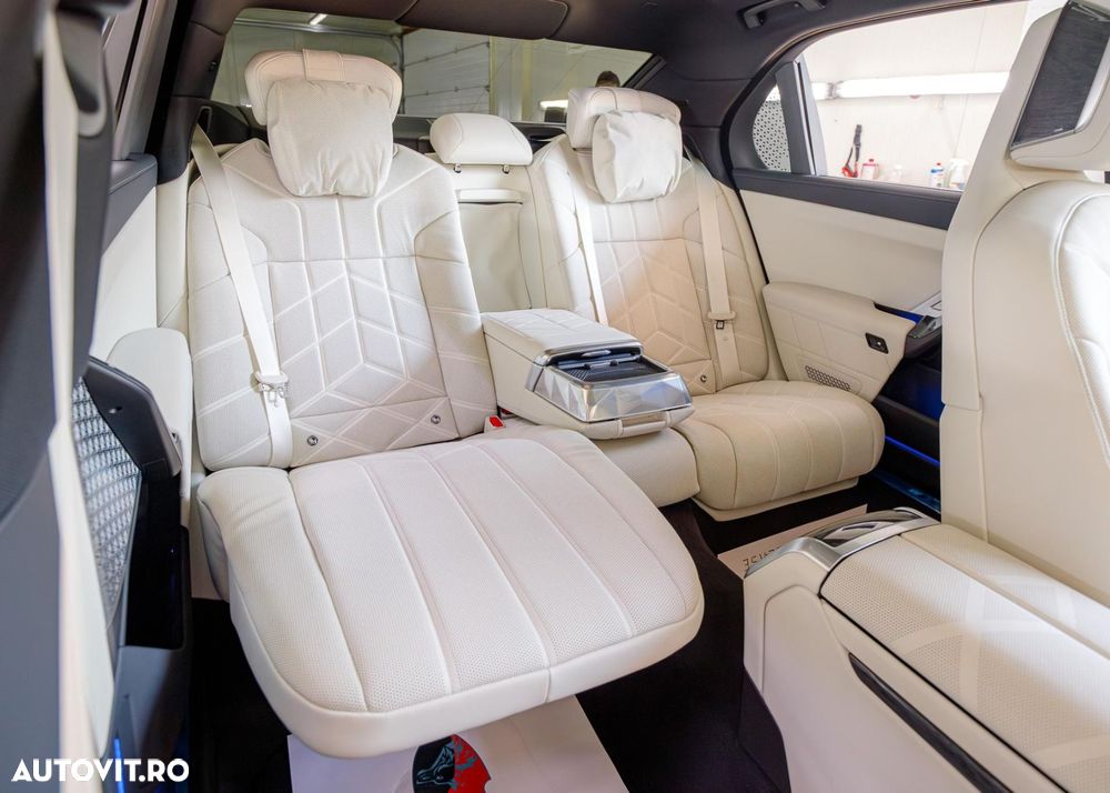 BMW Seria 7 740d xDrive MHEV - 16