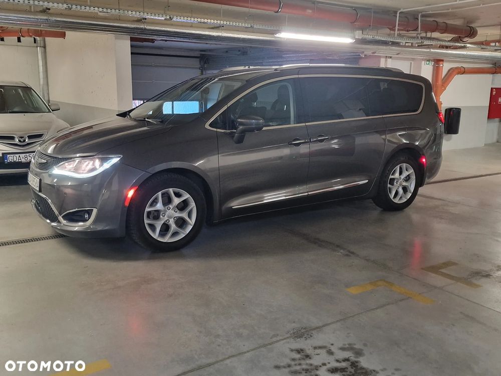 Chrysler Pacifica - 1