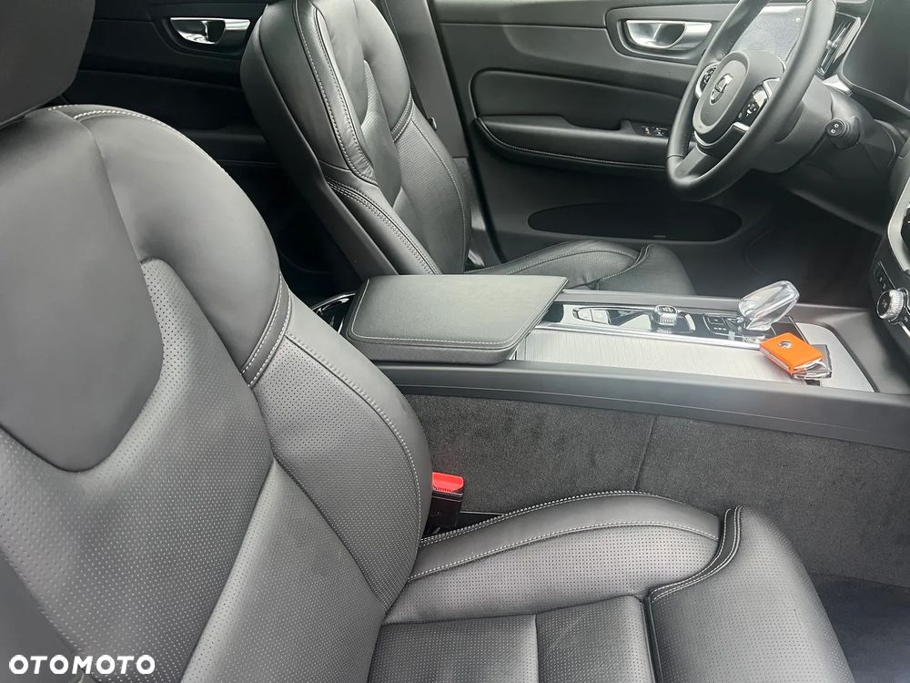 Volvo XC 60 B5 B AWD Ultra Black Edition - 28