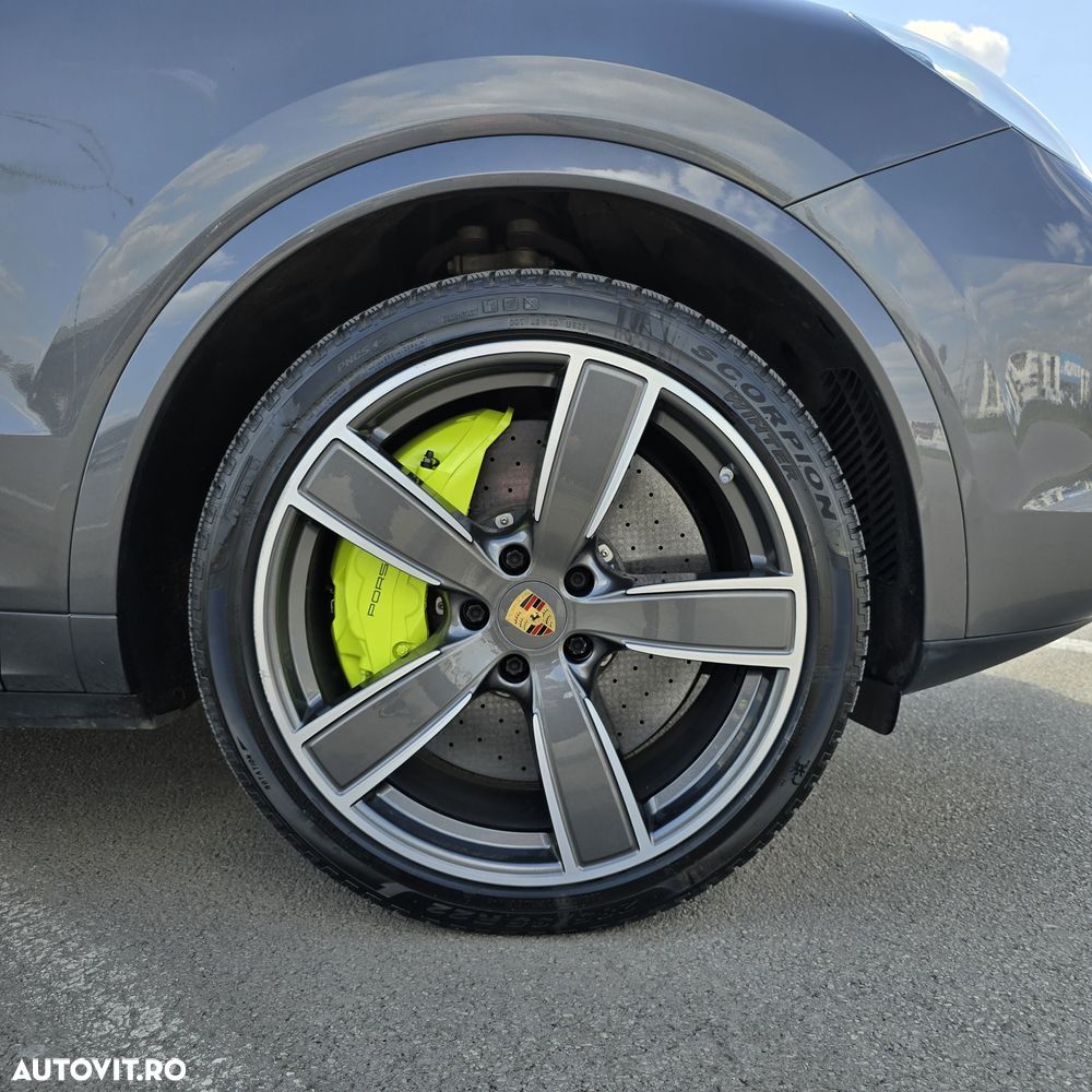 Porsche Cayenne Turbo S E-Hybrid Tiptronic S - 6