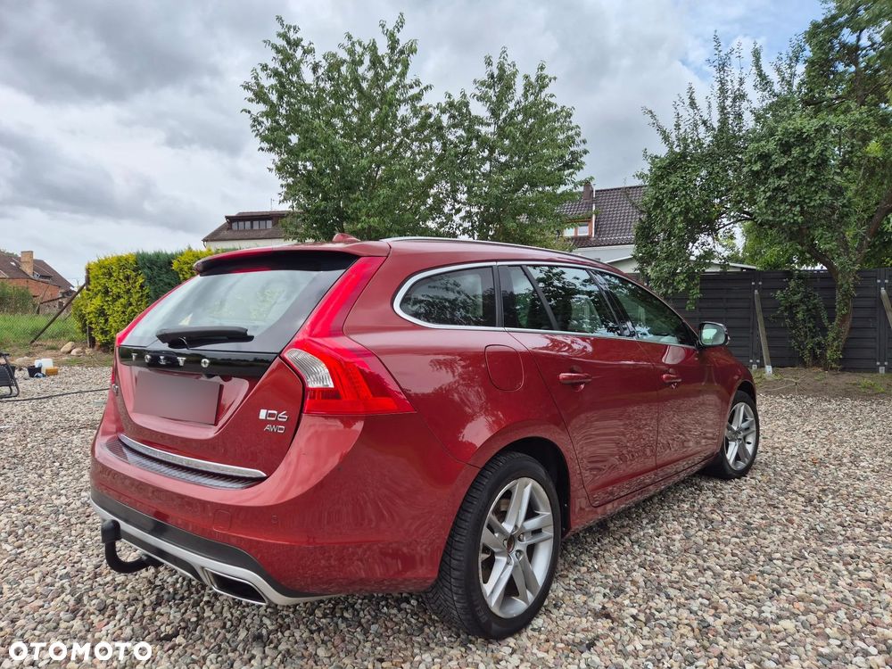 Volvo V60 D6 AWD Plug-in Hybrid R-Design Summum - 4