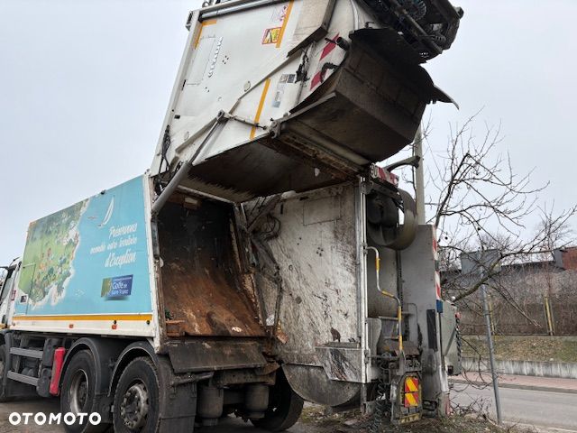 Renault D26 Wide śmieciarka Euro 6 - 9