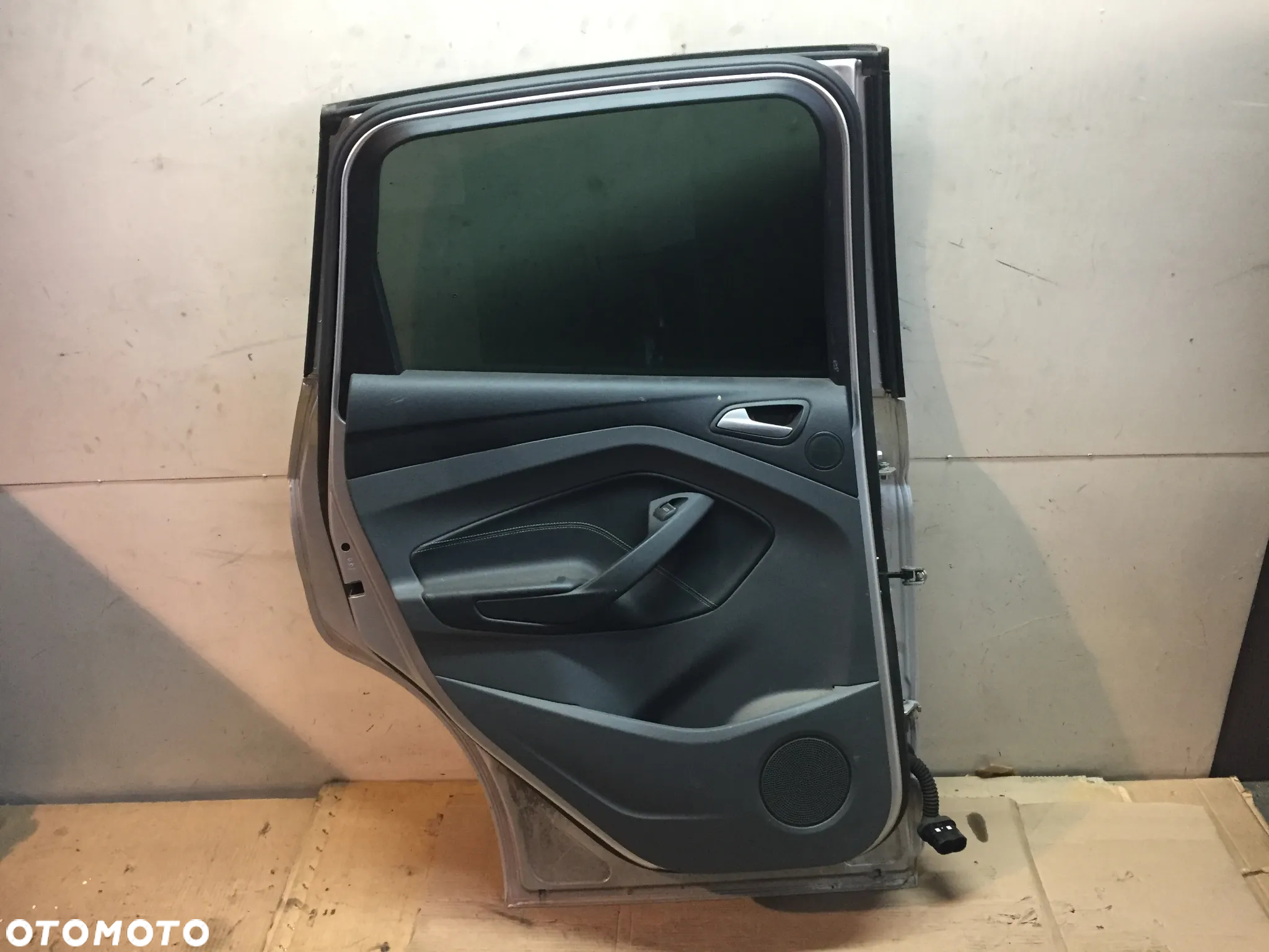 FORD C-MAX 13R DRZWI LEWE TYŁ KOD LAKIERU: OA - 2