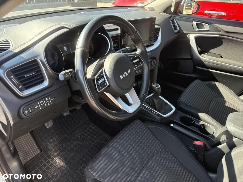 Kia Ceed - 11