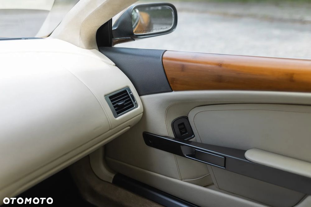 Aston Martin DB9 Touchtronic - 22