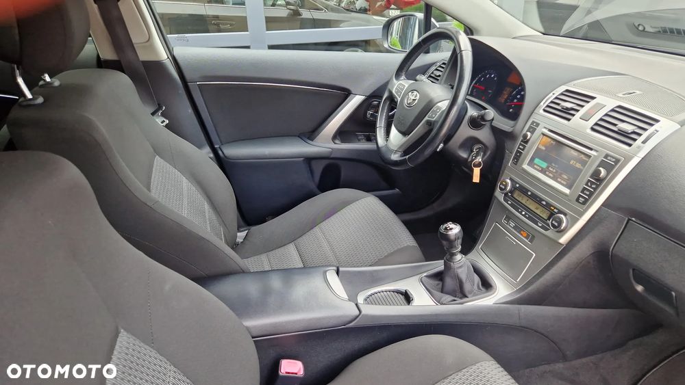 Toyota Avensis Combi 1.8 Executive - 14