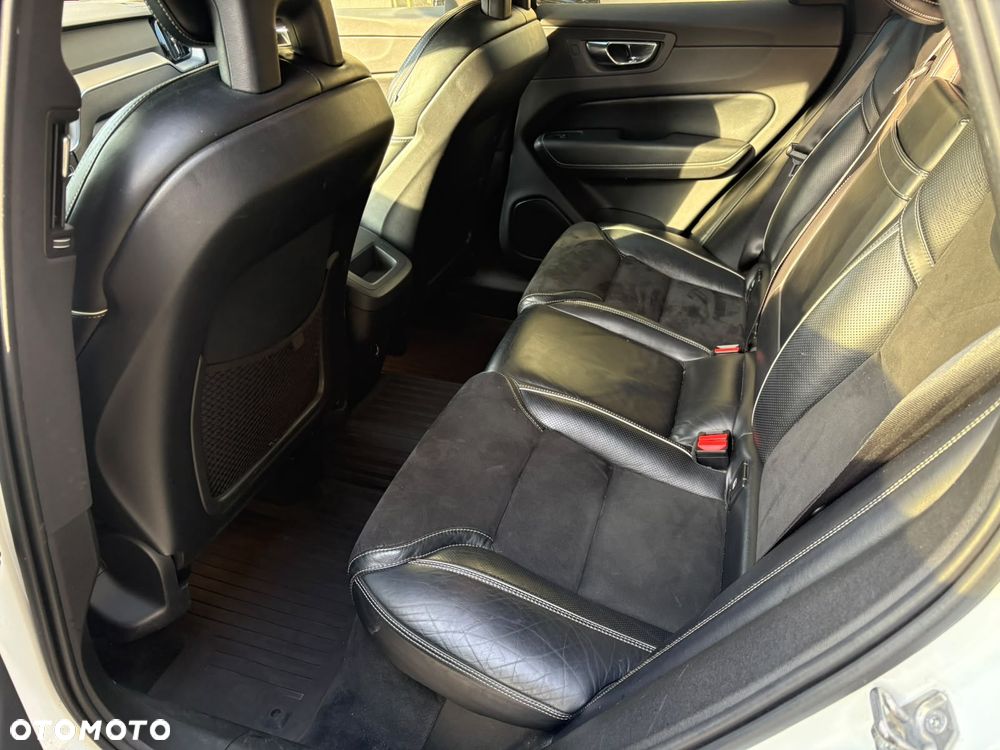Volvo XC 60 T5 AWD R-Design - 20