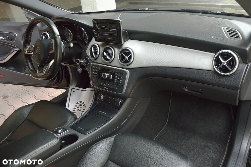 Mercedes-Benz CLA 250 Sport 7G-DCT - 11