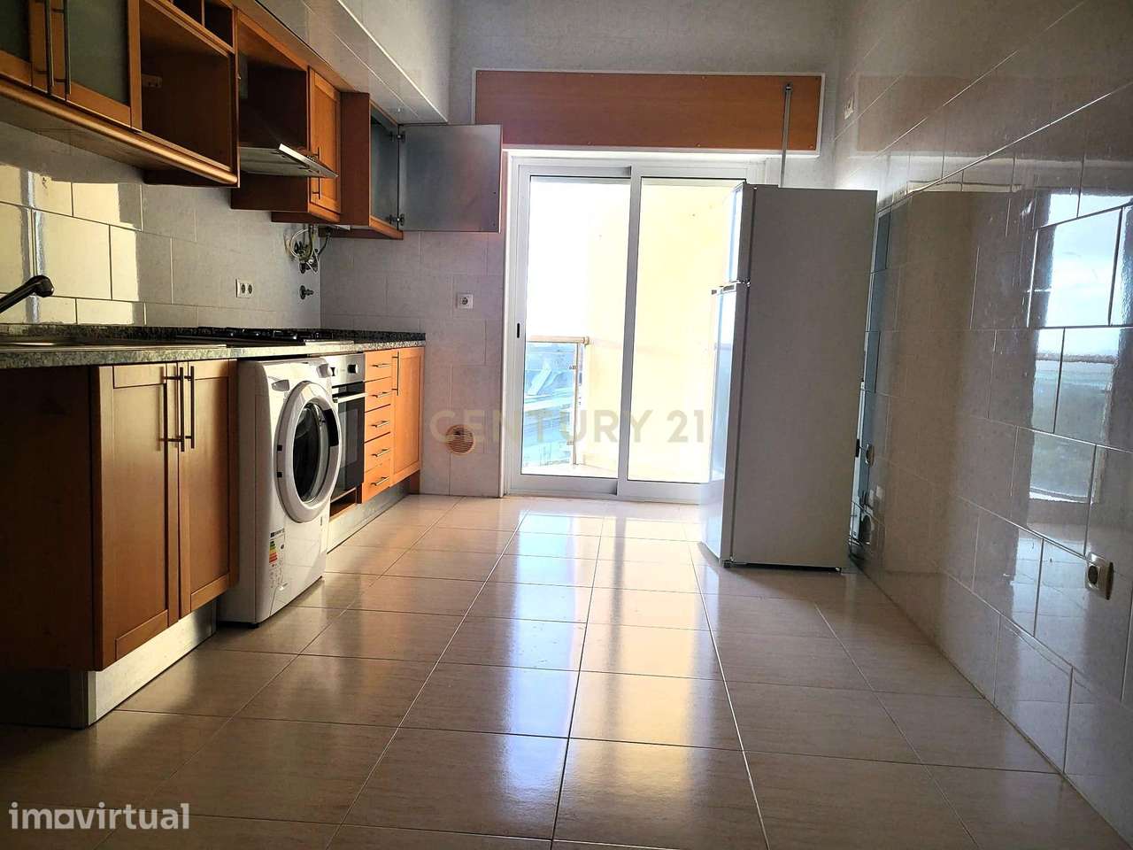 Apartamento T2 com uma área total de 138 m², situado na Azambuja - Grande imagem: 3/16