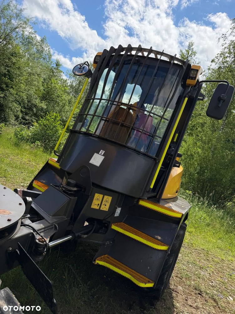 Terex MECALAC 6sMDX Wozidło Budowlane Rolnicze Kabina Pełna Wózek z Obrotową Kolebą. 6 ton ładowność. 4x4. Smarowanie centralne. KLIMA. Silnik Perkins. 4 cylindry. 675mtg. 2020 rok. Kamera z wielkim Ekranem! Jazda Rewers 3prędkości. Maszyna jak Nowa z Norweskiego Gospodarstwa! Ani deka luzów i wycieków! Hydrostatic. Pełny Oryginał. Hamulce brzytwa. Serwisy w DEKRA. Maszyna Woziła lekkie ładunki. Praktycznie zerowe zużycie. Wielka Okazja. Wszystko w pełnym Oryginale. Opony Oryginał wszystkie jak Nowe. Komendy Głosowe w maszynie! - 37