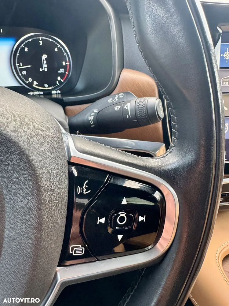 Volvo V90 D5 AWD Geartronic Momentum Pro - 33