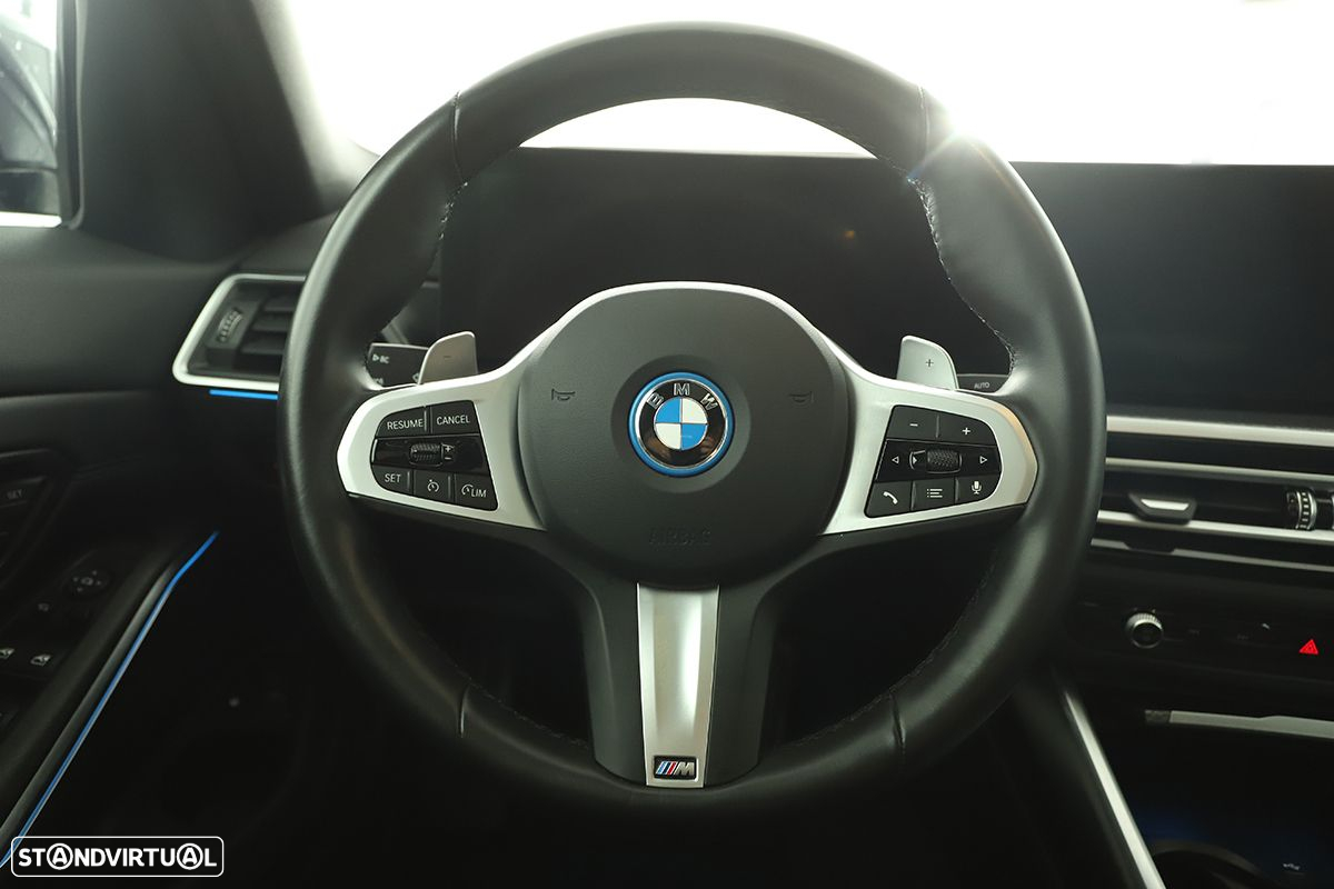 BMW 330 e Pack Desportivo M Auto - 19